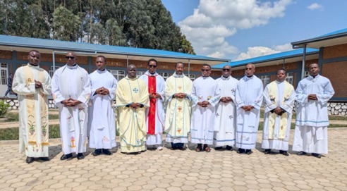 MU BYISHIMO BYINSHI PARUWASI KANAMA YAHIMBAJE BAZINA BAYO MUTAGATIFU